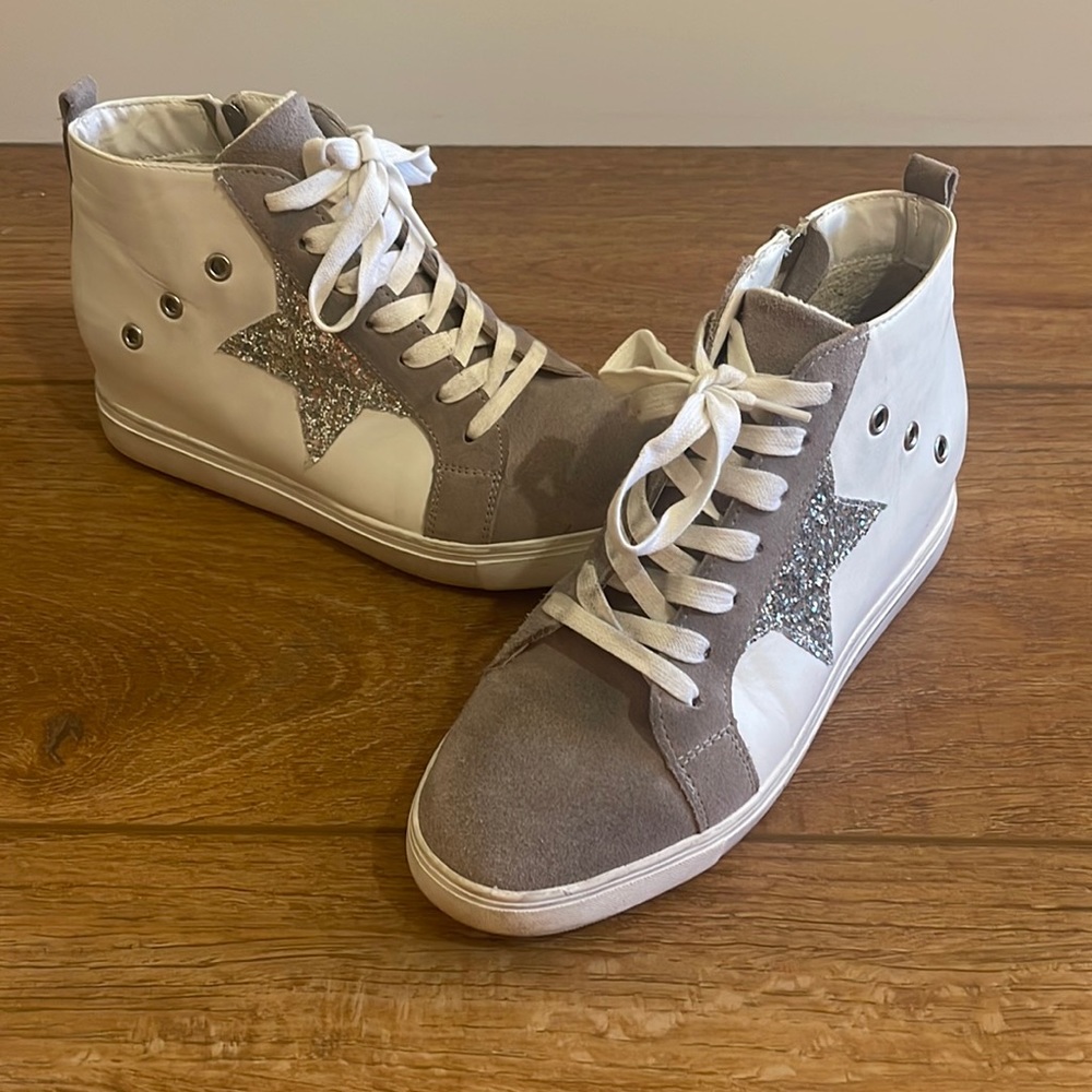 High top sneaker